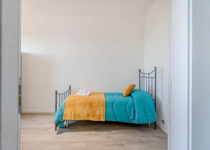 The Purple House Between And The Ferrari Museum 公寓