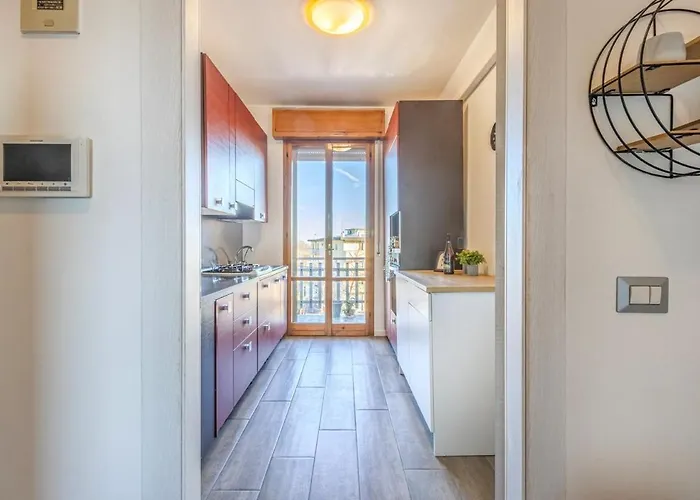 The Purple House Between And The Ferrari Museum * 摩德纳