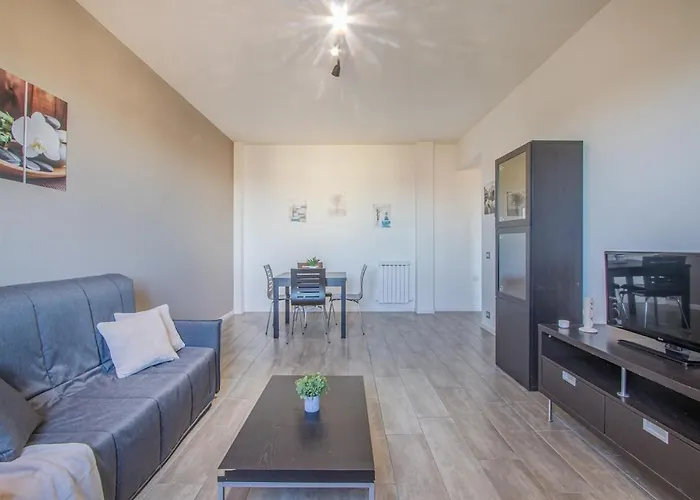 The Purple House Between And The Ferrari Museum 摩德纳