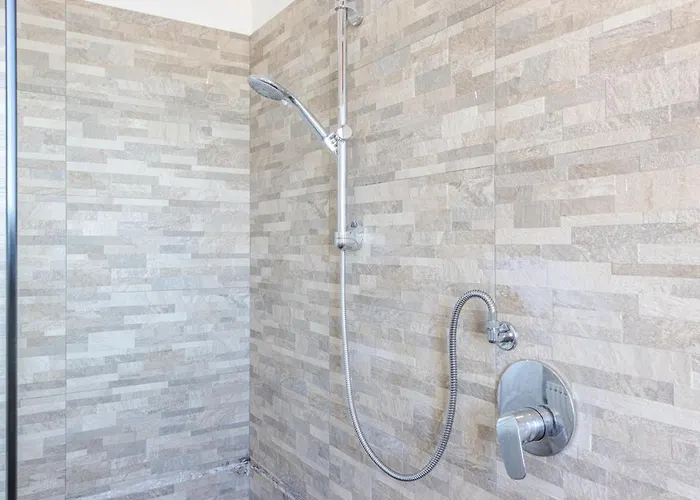 The Purple House Between And The Ferrari Museum 公寓